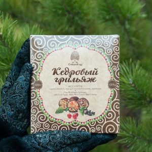 Кедровый грильяж ассорти с диким яблоком молодой сосновой шишкой черемухой