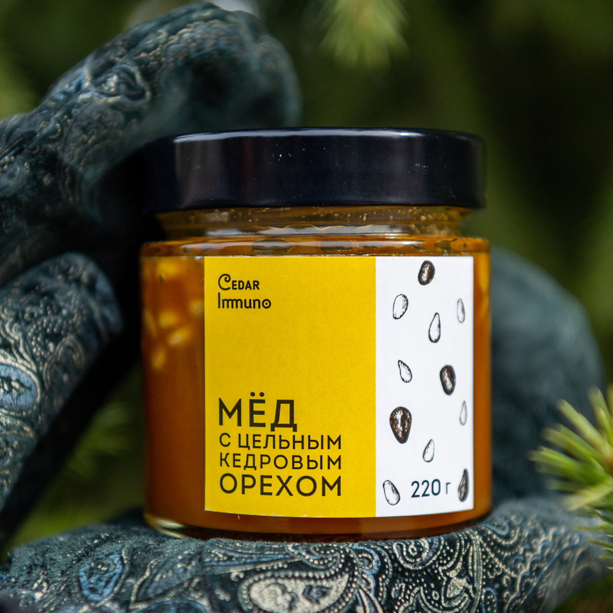 Мёд с цельными кедровыми орешками 220 гр