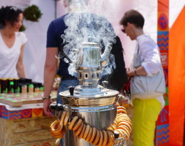 кипящий самовар на дровах