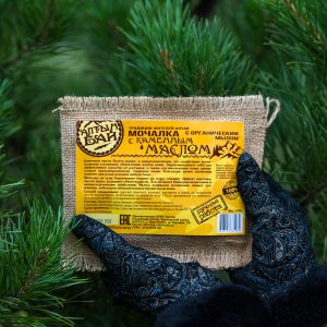 Мочалка с каменным маслом и органическим мылом.