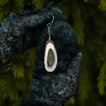 Брелок из спила рога марала