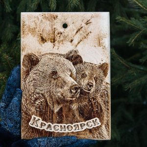 Доска разделочная сувенирная. Медведица с медвежонком. Кедр.35*25*2