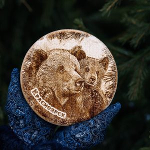 Подставка под горячее. Медведица с медвежонком. Кедр.