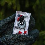 Авторская брошь из бисера Сорока