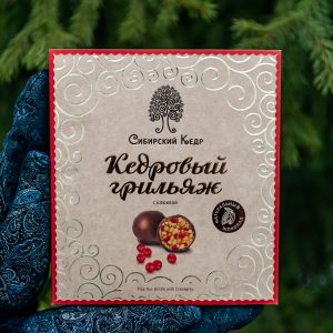 Кедровый грильяж с клюквой в натуральном шоколаде 120 гр