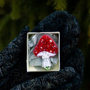 Авторская брошь из бисера "Грибок"