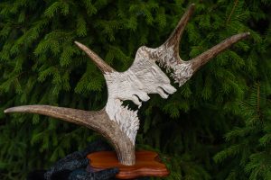 Панно из рога