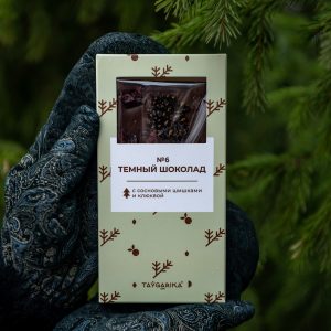 Тёмный шоколад № 6 с сосновыми шишками и клюквой 90 гр